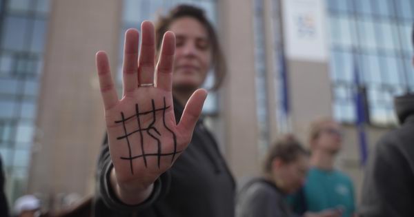 www.endthecageage.eu